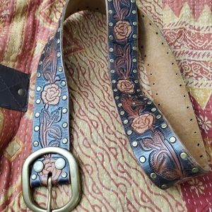 Lucky Brand brown rose embossed belt  28